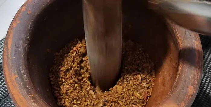 In a pan, roast the chili paste mixture with a small amount of water, adding seasoning powder and salt.