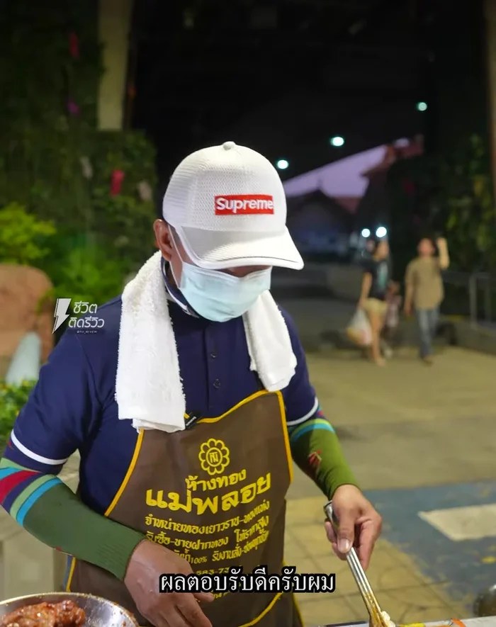 Serve: Serve the grilled pork neck with delicious dipping sauces (Jaew sauce is mentioned). (147.319)