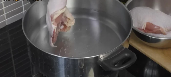 Heat water in a pot until hot. Add washed chicken.