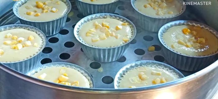 Steam the snacks over high heat for 20 minutes, covering the steamer lid with a thin cloth.