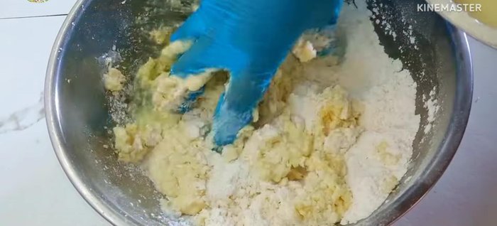 Gradually add the corn water to the dry ingredients, kneading until a dough forms.