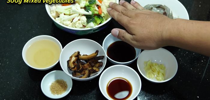 Prepare the mixed vegetables: Wash and cut into bite-sized pieces. (11.599)