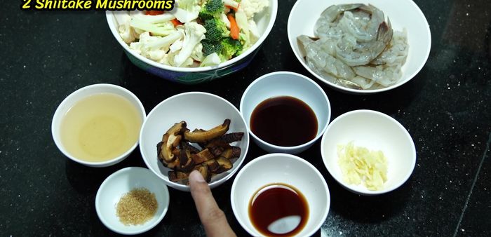 Prepare shiitake mushrooms: Soak until soft, then slice. (40.68)