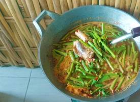 Morning Glory Curry with Canned Fish: Easy Thai Recipe