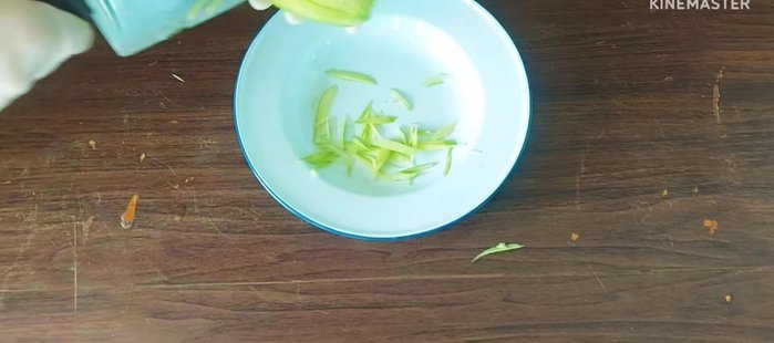 Chop the mangoes into small pieces.