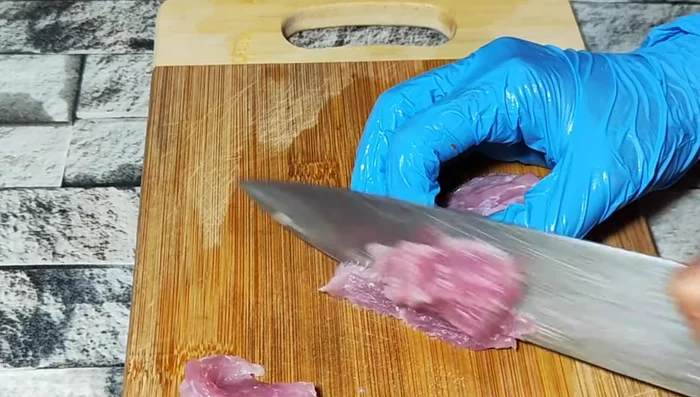 Cut the pork loin into thin slices.