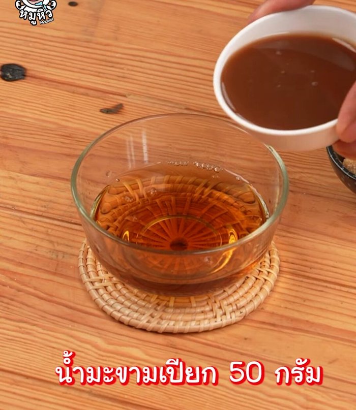 Recipe 4: Combine fish sauce, tamarind juice, palm sugar, chili powder, and fried garlic. Stir until sugar dissolves. Garnish with coriander.