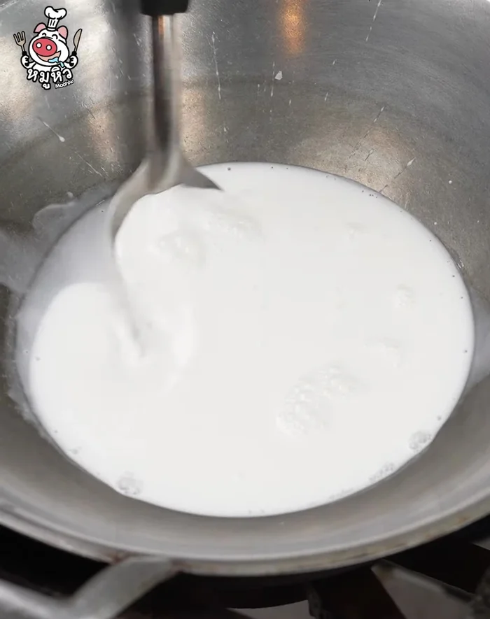Pour coconut milk and water into a pan. Add garlic and shallots.
