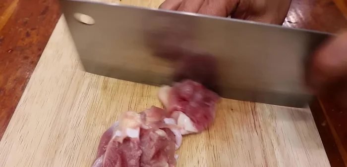 Heat oil in a wok or large pan. Add green curry paste and sauté until fragrant.