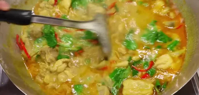 Prepare the chicken. Cut into bite-sized pieces.