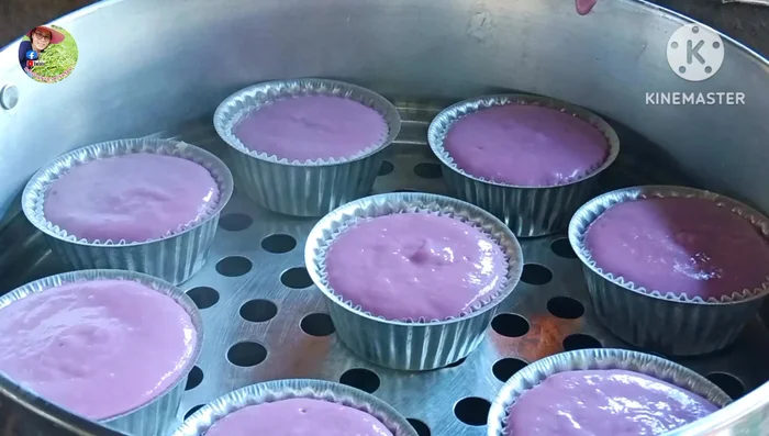 Steam the filled cups over high heat for 20 minutes, covering the steamer with a thin cloth to prevent water droplets from falling on the dessert.