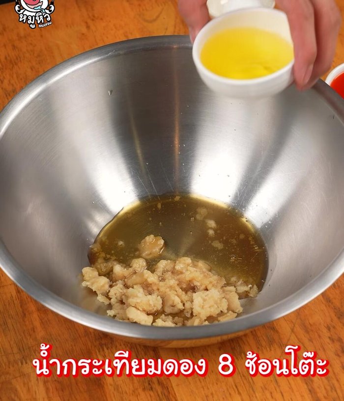 Make the dressing: In a bowl, mix water, palm sugar, garlic, pickled powder, chili sauce (112.119), and lime juice (125.92) until dissolved (122.479). Add the pounded chilies (132.28).