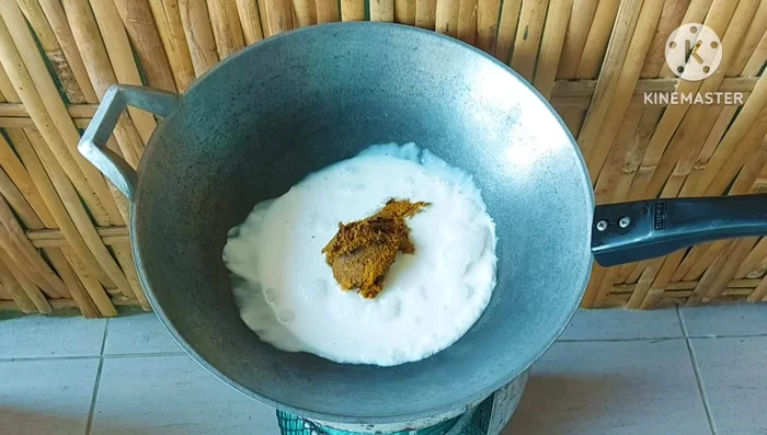 Stir-fry the curry paste with coconut milk until it separates and becomes fragrant.