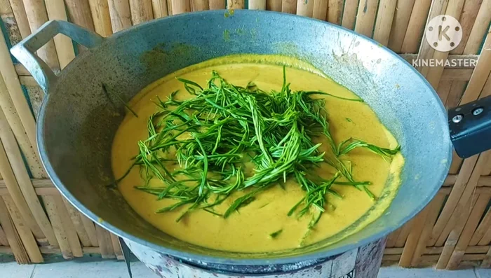 Add cha-om and mackerel to the curry.