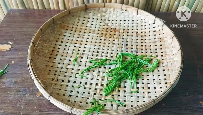 Steam the mackerel for about 20 minutes.