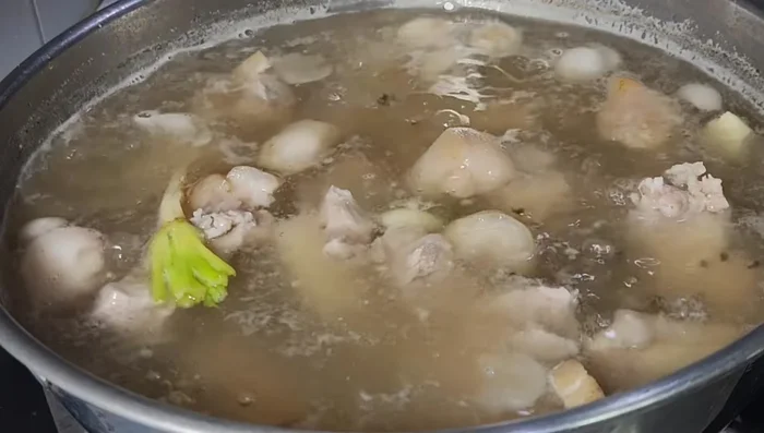 After 30 minutes, add the star gooseberry leaves.
