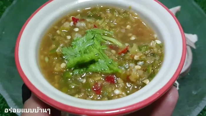 Clean the pig's stomach. (This step is shown in a separate video)