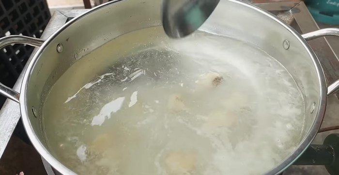 Bring the water to a boil.