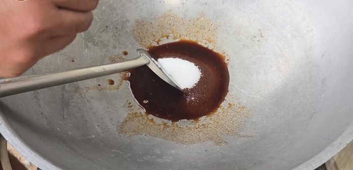 Prepare the red pork rice sauce: In a separate pan, combine the remaining marinade, sugar, five-spice powder, curry powder, white sesame seeds, oyster sauce, sesame oil, and black pepper. Simmer until thickened.