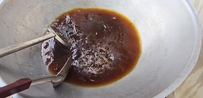 Add soup stock or water, seasoning, and peanuts. Blend until smooth.