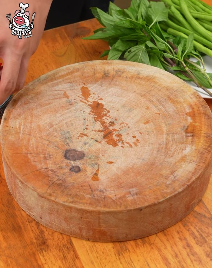 Cut green beans into equal-sized pieces (optional).