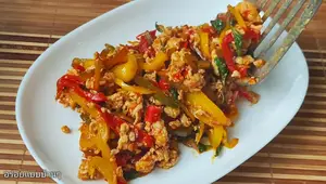 Easy Minced Chicken with Sweet Peppers & Basil Recipe