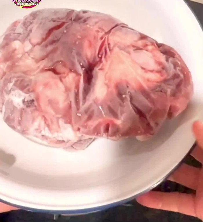 Wash pork liver and tendons thoroughly. Place them in the freezer overnight until frozen.