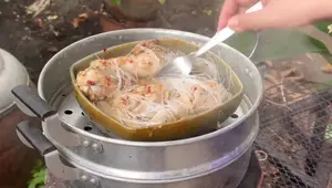 Steamed Chicken Legs with Glass Noodles: A Simple, Aromatic Recipe