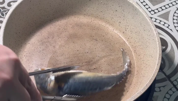 Fry mackerel in coconut oil until the skin is cooked. (High heat, don't overcook)