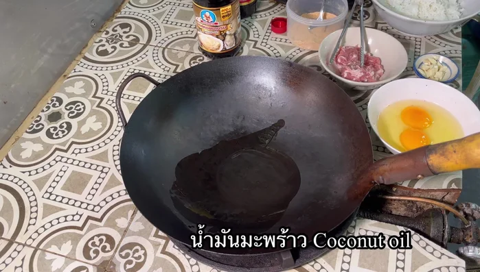 Heat coconut oil in a pan. Add garlic and stir-fry, followed by pork neck (if using).