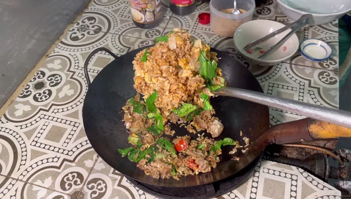 Turn off the heat, add pepper, and serve.