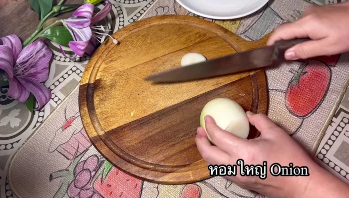 Cut half an onion into cubes.