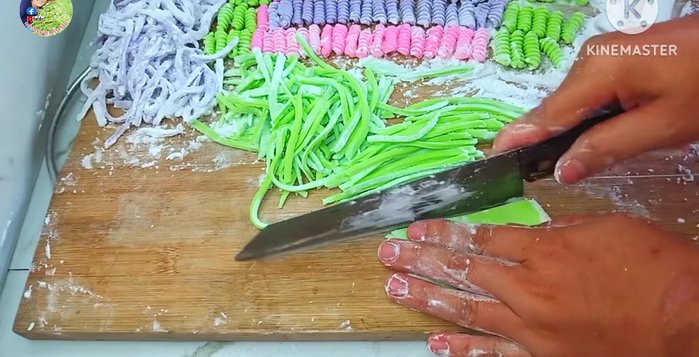 Toss the cut noodles with tapioca flour to prevent sticking.
