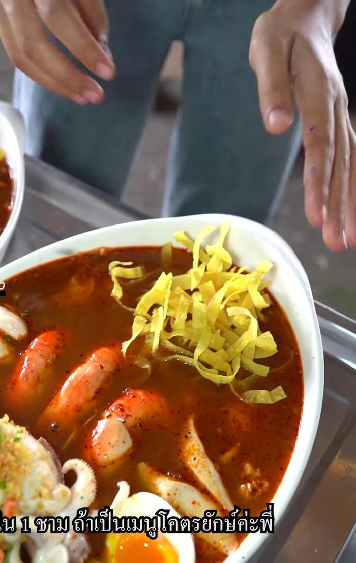 Cook the giant squid. The price depends on the weight, starting at 30 baht per noodle menu (140.879, 142.4)
