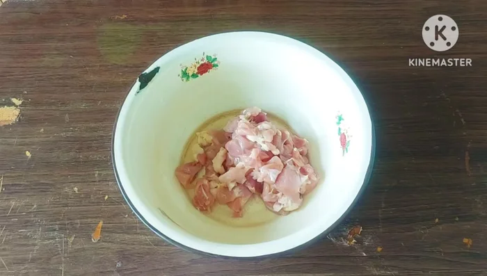 Mix the chicken, cabbage, and curry paste together.