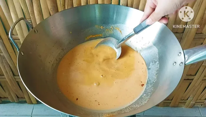 Once the soup boils, add the mushrooms.