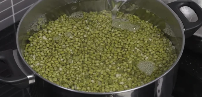 Tie pandan leaves together securely to prevent them from unraveling during boiling. (See tips for technique).