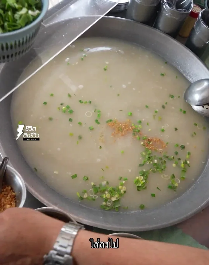 Add pork bones to the boiling water, stirring constantly. Skim off any foam.