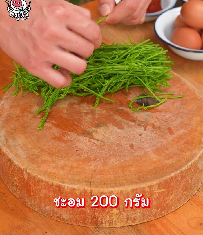 Prepare the Cha-om: Pick only the tender shoots, being careful of thorns. Peel and set aside.