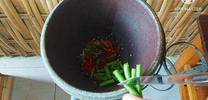 Add the pounded beans to the chili mixture.