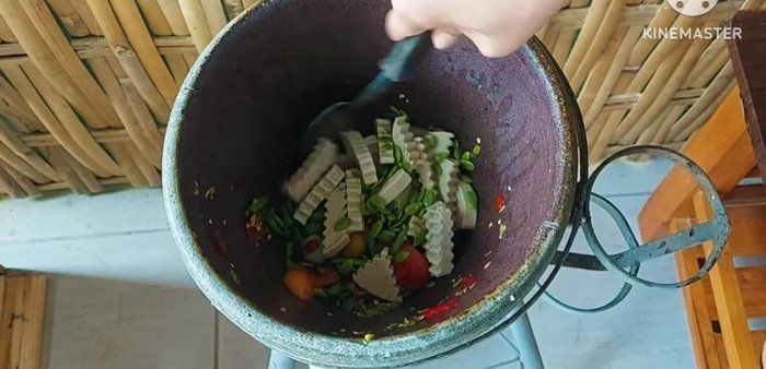 Add tamarind seeds (optional) and mix again.