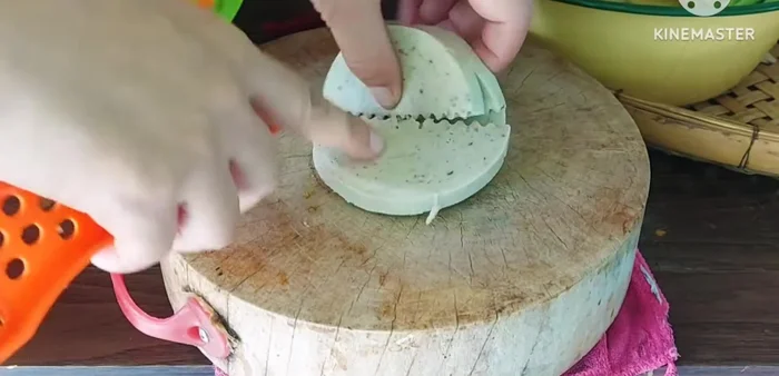 Cut the pork sausage into pieces. The size doesn't matter too much, but avoid making them too large.