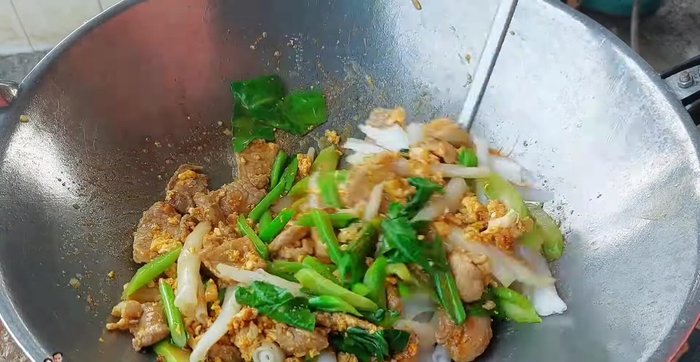 Add the boiled rice vermicelli noodles and stir-fry until everything is well combined and heated through.