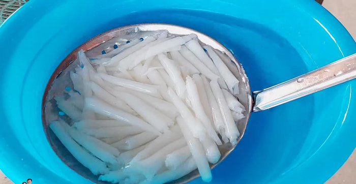 Rinse the cooked noodles with cold water and set aside.
