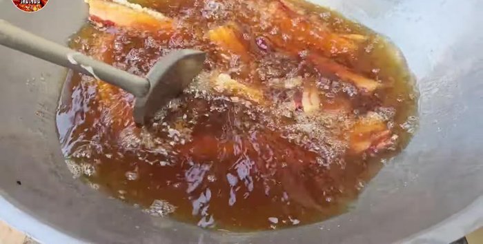 Fry the pork belly slices over low heat until the skin is golden brown and crispy. Avoid burning.