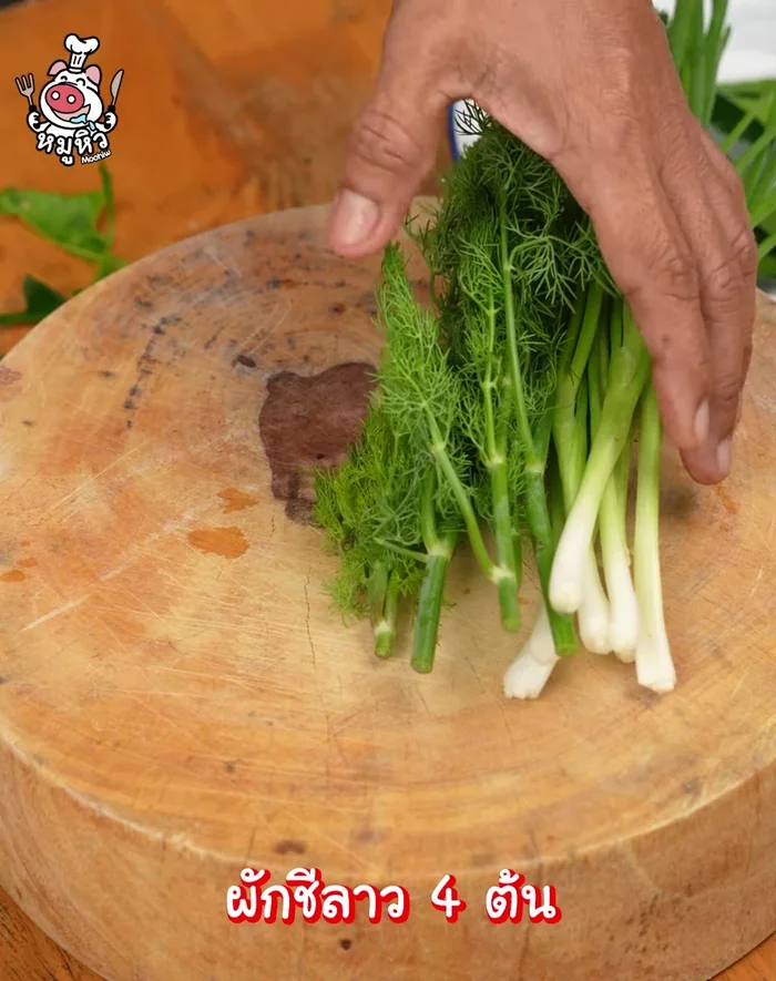 Cut coriander and spring onions into 2-inch pieces.