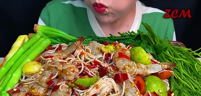 Prepare the vegetables. Chop any vegetables needed, such as lettuce, cucumber, and carrots.