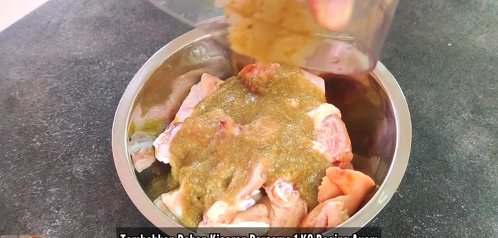 Add the blended mixture to 1 kg of cut-up chicken. Mix well and marinate for 20-30 minutes.