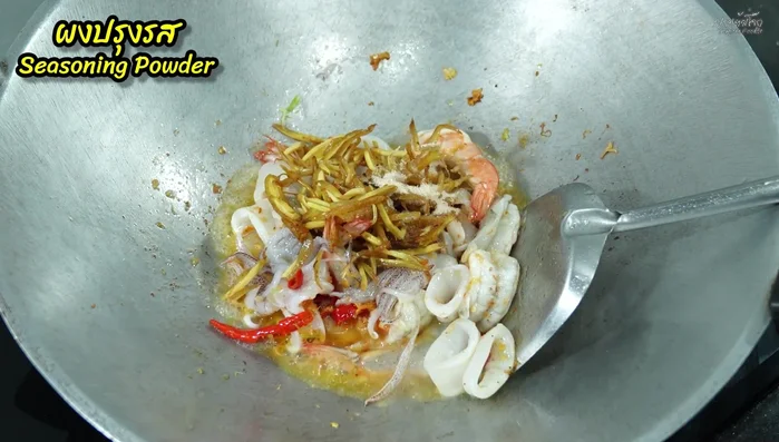 Add seasoning powder, green-capped soy sauce, fish sauce, and sugar to taste.
