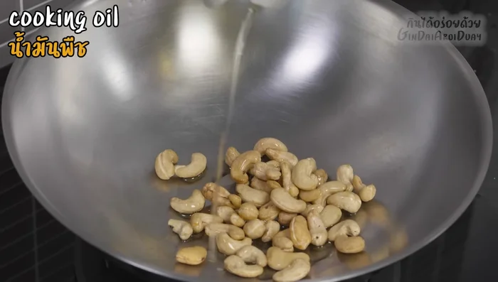 Roast or fry mango seeds in moderate oil over medium heat until fragrant and slightly browned.